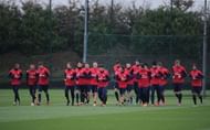 Arsenal players train ahead of their clash with Manchester City on Saturday